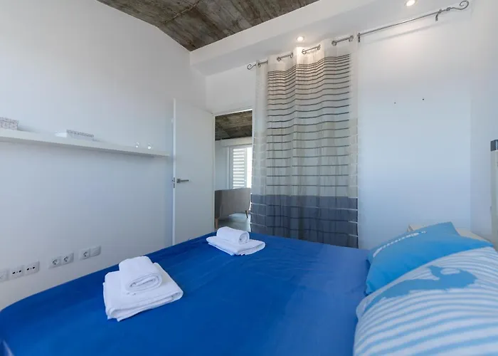 Durmiendo Sobre El Mar, Vivienda Los Riscos